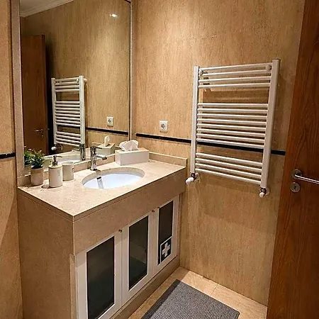 Cosy With Bathroom And Private Access Sesimbra